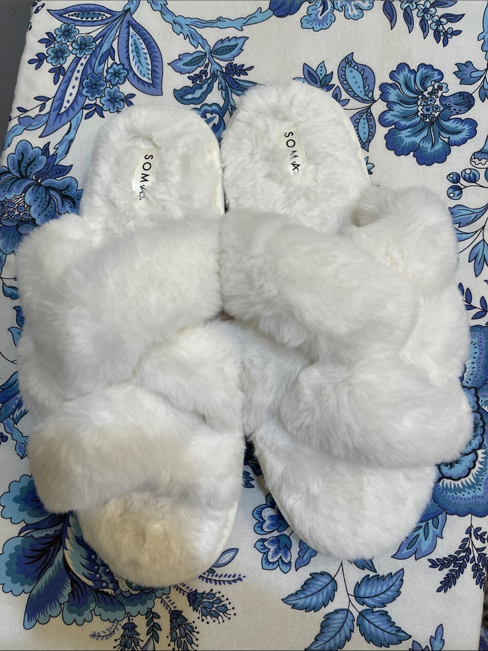 Soma White Faux-Fur Crisscross Slide Slippers Size L 8-9 New